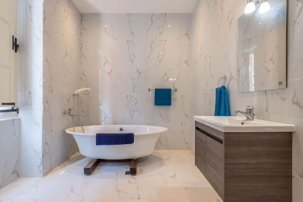 Spacious 4-Bedrooms Townhouse In Tas-Sliema Ngoại thất bức ảnh